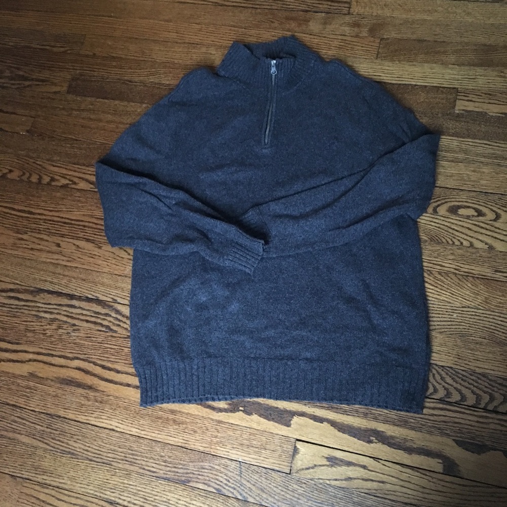 American Eagle pullover